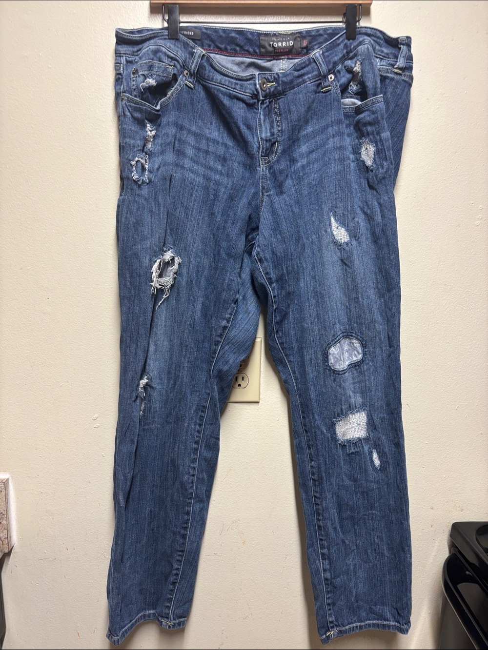 torrid Distressed Mid Blue Boyfriend Jeans 20r patchwork